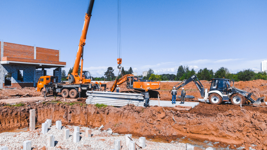 Строители начали возводить каркас лечебного корпуса краевой инфекционной больницы